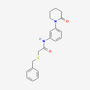 molecular formula C20H22N2O2S B2439255 2-(苄硫基)-N-(3-(2-氧代哌啶-1-基)苯基)乙酰胺 CAS No. 1207003-26-6