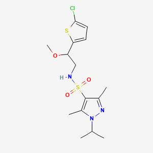 molecular formula C15H22ClN3O3S2 B2439927 N-(2-(5-氯噻吩-2-基)-2-甲氧基乙基)-1-异丙基-3,5-二甲基-1H-吡唑-4-磺酰胺 CAS No. 2034599-43-2