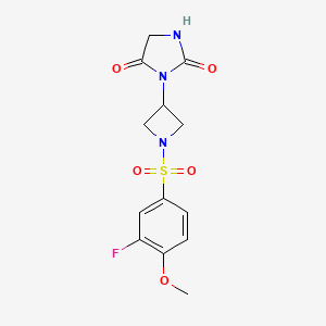 molecular formula C13H14FN3O5S B2440469 3-(1-((3-氟-4-甲氧苯基)磺酰)氮杂环丁-3-基)咪唑烷-2,4-二酮 CAS No. 2034269-58-2