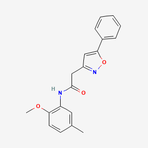 molecular formula C19H18N2O3 B2441365 N-(2-methoxy-5-methylphenyl)-2-(5-phenylisoxazol-3-yl)acetamide CAS No. 946226-54-6