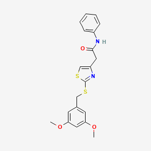 molecular formula C20H20N2O3S2 B2441409 2-(2-((3,5-dimethoxybenzyl)thio)thiazol-4-yl)-N-phenylacetamide CAS No. 942001-76-5