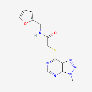 molecular formula C12H12N6O2S B2442186 N-(furan-2-ylmethyl)-2-((3-methyl-3H-[1,2,3]triazolo[4,5-d]pyrimidin-7-yl)thio)acetamide CAS No. 1058238-56-4