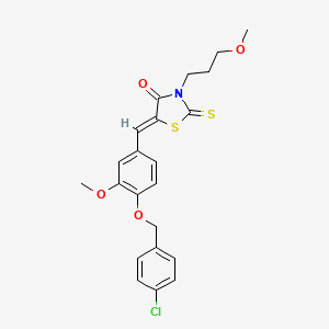 B2442423 (Z)-5-(4-((4-chlorobenzyl)oxy)-3-methoxybenzylidene)-3-(3-methoxypropyl)-2-thioxothiazolidin-4-one CAS No. 537688-78-1
