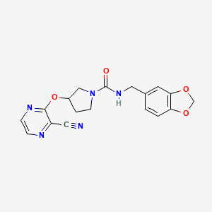 molecular formula C18H17N5O4 B2443398 N-(苯并[d][1,3]二氧杂环-5-基甲基)-3-((3-氰基吡嗪-2-基)氧基)吡咯烷-1-甲酰胺 CAS No. 2034576-61-7