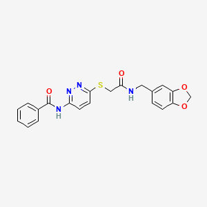molecular formula C21H18N4O4S B2443430 N-(6-((2-((苯并[d][1,3]二氧杂环-5-基甲基)氨基)-2-氧代乙基)硫代)哒嗪-3-基)苯甲酰胺 CAS No. 1021090-31-2