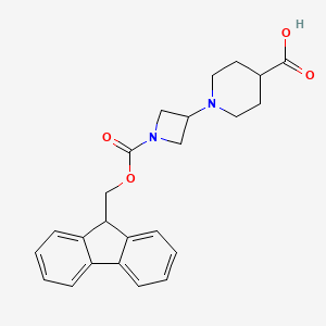 molecular formula C24H26N2O4 B2443516 1-[1-(9H-芴-9-基甲氧羰基)氮杂环丁烷-3-基]哌啶-4-羧酸 CAS No. 2413903-64-5