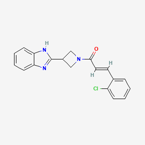 molecular formula C19H16ClN3O B2443549 (E)-1-(3-(1H-benzo[d]imidazol-2-yl)azetidin-1-yl)-3-(2-chlorophenyl)prop-2-en-1-one CAS No. 1334377-04-6