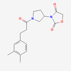 molecular formula C18H22N2O4 B2444091 3-(1-(3-(3,4-二甲苯基)丙酰)吡咯烷-3-基)恶唑烷-2,4-二酮 CAS No. 2034383-70-3