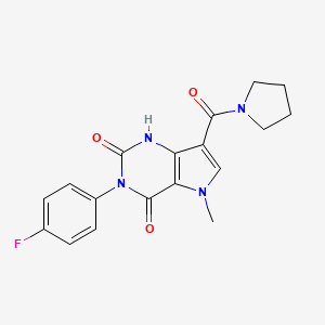molecular formula C18H17FN4O3 B2444531 3-(4-fluorophenyl)-5-methyl-7-(pyrrolidine-1-carbonyl)-1H-pyrrolo[3,2-d]pyrimidine-2,4(3H,5H)-dione CAS No. 921534-39-6
