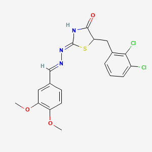 B2445062 (Z)-5-(2,3-dichlorobenzyl)-2-((E)-(3,4-dimethoxybenzylidene)hydrazono)thiazolidin-4-one CAS No. 301174-92-5