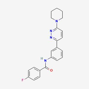 molecular formula C22H21FN4O B2446257 4-氟-N-[3-(6-哌啶-1-基嘧啶-3-基)苯基]苯甲酰胺 CAS No. 922560-34-7