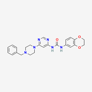 molecular formula C24H26N6O3 B2446575 1-(6-(4-Benzylpiperazin-1-yl)pyrimidin-4-yl)-3-(2,3-dihydrobenzo[b][1,4]dioxin-6-yl)urea CAS No. 1396870-63-5