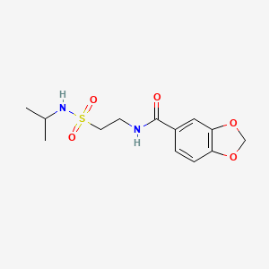 molecular formula C13H18N2O5S B2446757 N-(2-(N-isopropylsulfamoyl)ethyl)benzo[d][1,3]dioxole-5-carboxamide CAS No. 899980-38-2