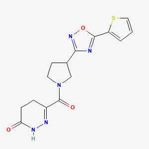 molecular formula C15H15N5O3S B2446824 6-(3-(5-(噻吩-2-基)-1,2,4-恶二唑-3-基)吡咯烷-1-羰基)-4,5-二氢吡哒嗪-3(2H)-酮 CAS No. 2034413-28-8