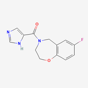 molecular formula C13H12FN3O2 B2447537 (7-氟-2,3-二氢苯并[f][1,4]噁唑-4(5H)-基)(1H-咪唑-5-基)甲酮 CAS No. 2034605-30-4