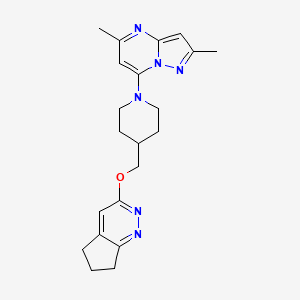molecular formula C21H26N6O B2448121 7-[4-(6,7-Dihydro-5H-cyclopenta[c]pyridazin-3-yloxymethyl)piperidin-1-yl]-2,5-dimethylpyrazolo[1,5-a]pyrimidine CAS No. 2310125-53-0