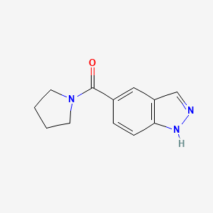 molecular formula C12H13N3O B2448722 5-(吡咯啉-1-甲酰基)-1H-吲唑 CAS No. 1379264-55-7