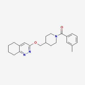 molecular formula C22H27N3O2 B2449371 (4-(((5,6,7,8-テトラヒドロシンノリン-3-イル)オキシ)メチル)ピペリジン-1-イル)(m-トリル)メタノン CAS No. 2309188-49-4