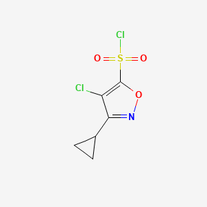 molecular formula C6H5Cl2NO3S B2450660 4-氯-3-环丙基-1,2-噁唑-5-磺酰氯 CAS No. 1955541-07-7