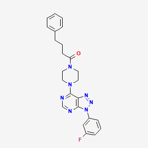 molecular formula C24H24FN7O B2450785 1-(4-(3-(3-氟苯基)-3H-[1,2,3]三唑并[4,5-d]嘧啶-7-基)哌嗪-1-基)-4-苯基丁烷-1-酮 CAS No. 920368-24-7