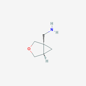 molecular formula C6H11NO B2451110 ((1S,5R)-3-氧杂双环[3.1.0]己烷-1-基)甲胺 CAS No. 2307784-96-7