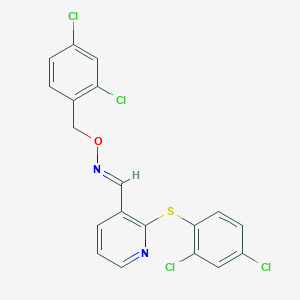 molecular formula C19H12Cl4N2OS B2453480 2-((2,4-Dichlorophenyl)sulfanyl)nicotinaldehyde O-(2,4-dichlorobenzyl)oxime CAS No. 478031-13-9