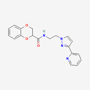 molecular formula C19H18N4O3 B2453846 N-(2-(3-(吡啶-2-基)-1H-吡唑-1-基)乙基)-2,3-二氢苯并[b][1,4]二氧杂环-2-甲酰胺 CAS No. 1448071-76-8