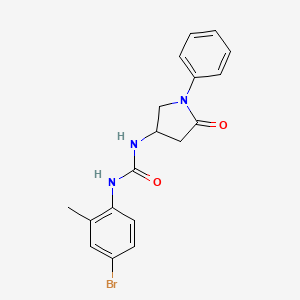 molecular formula C18H18BrN3O2 B2453906 1-(4-溴-2-甲基苯基)-3-(5-氧代-1-苯基吡咯烷-3-基)脲 CAS No. 894009-05-3