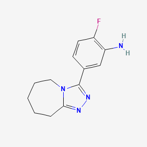 molecular formula C13H15FN4 B2453956 2-氟-5-{5H,6H,7H,8H,9H-[1,2,4]三唑并[4,3-a]氮杂环-3-基}苯胺 CAS No. 930396-05-7