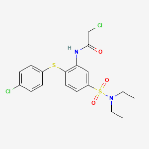 molecular formula C18H20Cl2N2O3S2 B2454443 2-氯-N-[2-(4-氯苯基)硫代-5-(二乙基氨磺酰基)苯基]乙酰胺 CAS No. 795287-66-0