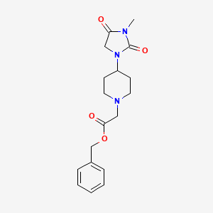 molecular formula C18H23N3O4 B2456243 Benzyl 2-(4-(3-methyl-2,4-dioxoimidazolidin-1-yl)piperidin-1-yl)acetate CAS No. 2191214-18-1