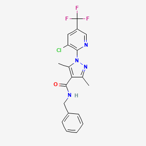 molecular formula C19H16ClF3N4O B2456324 N-ベンジル-1-[3-クロロ-5-(トリフルオロメチル)ピリジン-2-イル]-3,5-ジメチル-1H-ピラゾール-4-カルボキサミド CAS No. 2085690-21-5