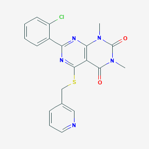 molecular formula C20H16ClN5O2S B2456608 7-(2-chlorophenyl)-1,3-dimethyl-5-((pyridin-3-ylmethyl)thio)pyrimido[4,5-d]pyrimidine-2,4(1H,3H)-dione CAS No. 872695-76-6