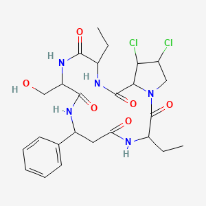 molecular formula C25H33Cl2N5O6 B2457220 17,18-Dichloro-3,13-diethyl-10-(hydroxymethyl)-7-phenyl-1,4,8,11,14-pentazabicyclo[14.3.0]nonadecane-2,5,9,12,15-pentone CAS No. 148057-23-2