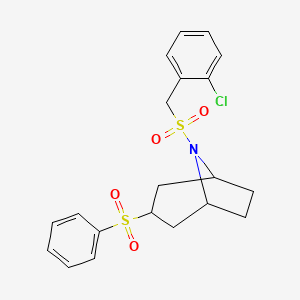 molecular formula C20H22ClNO4S2 B2457762 (1R,5S)-8-((2-clorobencil)sulfonil)-3-(fenilsulfonil)-8-azabiciclo[3.2.1]octano CAS No. 1705273-13-7