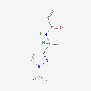 molecular formula C11H17N3O B2458760 N-[1-(1-Propan-2-ylpyrazol-3-yl)ethyl]prop-2-enamide CAS No. 2305527-96-0