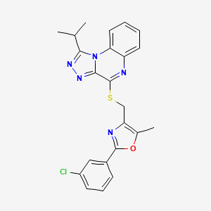 molecular formula C23H20ClN5OS B2459253 2-(3-Chlorophenyl)-4-(((1-isopropyl-[1,2,4]triazolo[4,3-a]quinoxalin-4-yl)thio)methyl)-5-methyloxazole CAS No. 1031989-11-3