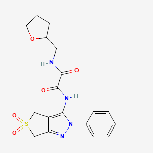 molecular formula C19H22N4O5S B2460295 N1-(5,5-二氧化-2-(对甲苯基)-4,6-二氢-2H-噻吩并[3,4-c]吡唑-3-基)-N2-((四氢呋喃-2-基)甲基)草酰胺 CAS No. 899750-95-9