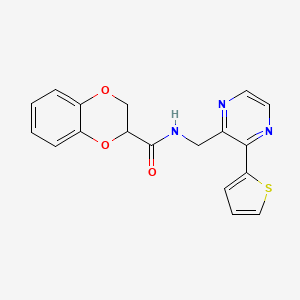molecular formula C18H15N3O3S B2460316 N-((3-(thiophen-2-yl)pyrazin-2-yl)methyl)-2,3-dihydrobenzo[b][1,4]dioxine-2-carboxamide CAS No. 2034312-66-6