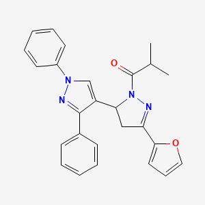 molecular formula C26H24N4O2 B2460440 1-[5-(furan-2-yl)-1',3'-diphenyl-3,4-dihydro-1'H,2H-[3,4'-bipyrazole]-2-yl]-2-methylpropan-1-one CAS No. 1017499-96-5