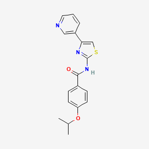 molecular formula C18H17N3O2S B2461063 4-isopropoxi-N-(4-(piridin-3-il)tiazol-2-il)benzamida CAS No. 684232-29-9