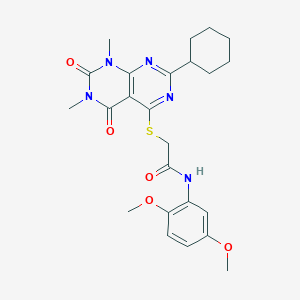 molecular formula C24H29N5O5S B2461991 2-((2-环己基-6,8-二甲基-5,7-二氧代-5,6,7,8-四氢嘧啶并[4,5-d]嘧啶-4-基)硫代)-N-(2,5-二甲氧基苯基)乙酰胺 CAS No. 893914-46-0
