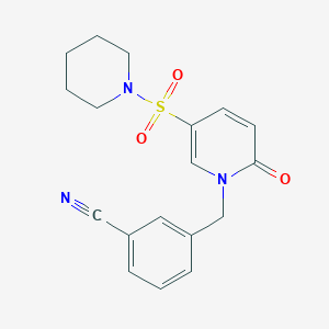 molecular formula C18H19N3O3S B2462250 3-((2-氧代-5-(哌啶-1-磺酰基)吡啶-1(2H)-基)甲基)苯甲腈 CAS No. 1251625-77-0