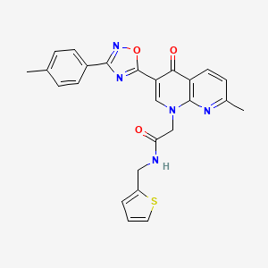 molecular formula C25H21N5O3S B2462317 2-{7-メチル-3-[3-(4-メチルフェニル)-1,2,4-オキサジアゾール-5-イル]-4-オキソ-1,4-ジヒドロ-1,8-ナフチリジン-1-イル}-N-[(チオフェン-2-イル)メチル]アセトアミド CAS No. 1029770-77-1