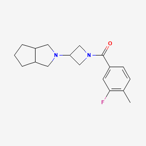 molecular formula C18H23FN2O B2463533 [3-(3,3a,4,5,6,6a-Hexahydro-1H-cyclopenta[c]pyrrol-2-yl)azetidin-1-yl]-(3-fluoro-4-methylphenyl)methanone CAS No. 2415503-85-2
