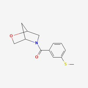 molecular formula C13H15NO2S B2463743 2-氧杂-5-氮杂双环[2.2.1]庚烷-5-基(3-(甲硫基)苯基)甲酮 CAS No. 2034612-55-8