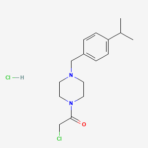 molecular formula C16H24Cl2N2O B2463982 盐酸2-氯-1-(4-{[4-(丙-2-基)苯基]甲基}哌嗪-1-基)乙-1-酮 CAS No. 1421601-30-0
