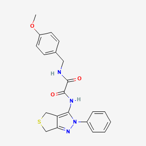 molecular formula C21H20N4O3S B2464059 N-[(4-methoxyphenyl)methyl]-N'-(2-phenyl-4,6-dihydrothieno[3,4-c]pyrazol-3-yl)oxamide CAS No. 946252-56-8