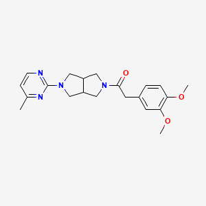 2-(3,4-Dimethoxyphenyl)-1-[2-(4-methylpyrimidin-2-yl)-1,3,3a,4,6,6a-hexahydropyrrolo[3,4-c]pyrrol-5-yl]ethanone
