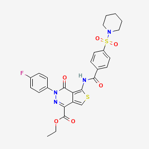 molecular formula C27H25FN4O6S2 B2464517 3-(4-氟苯基)-4-氧代-5-[(4-哌啶-1-基磺酰基苯甲酰)氨基]噻吩并[3,4-d]哒嗪-1-羧酸乙酯 CAS No. 851949-88-7
